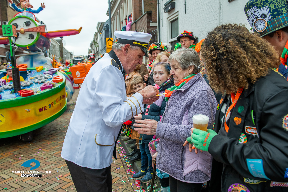 Kruikenstad.nl opstocht 100